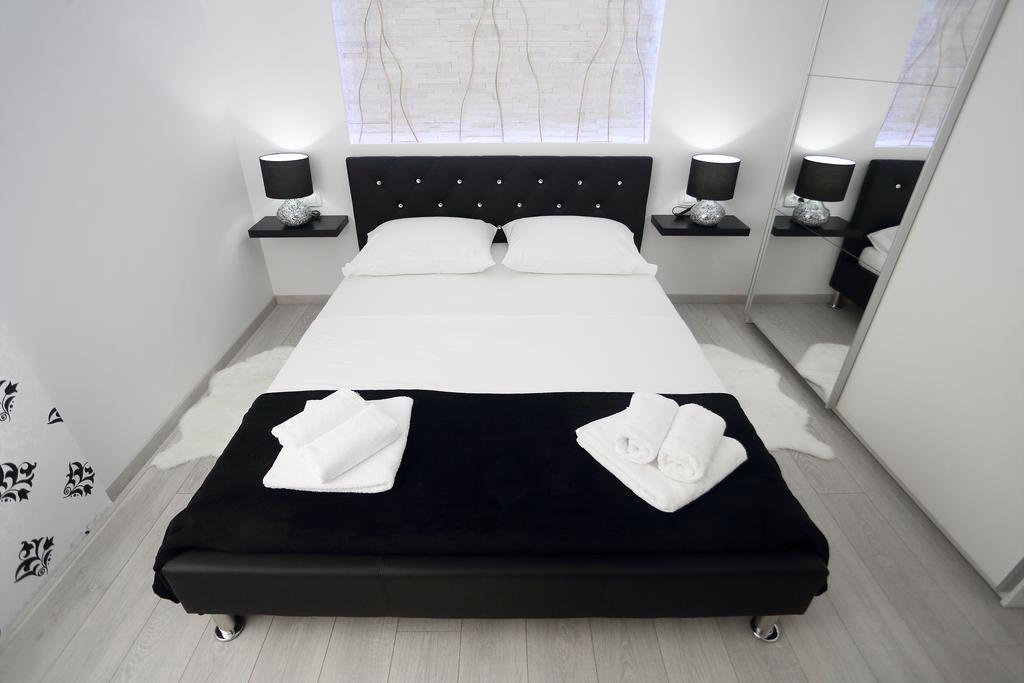 Apartments Taratta 1 Trogir Buitenkant foto